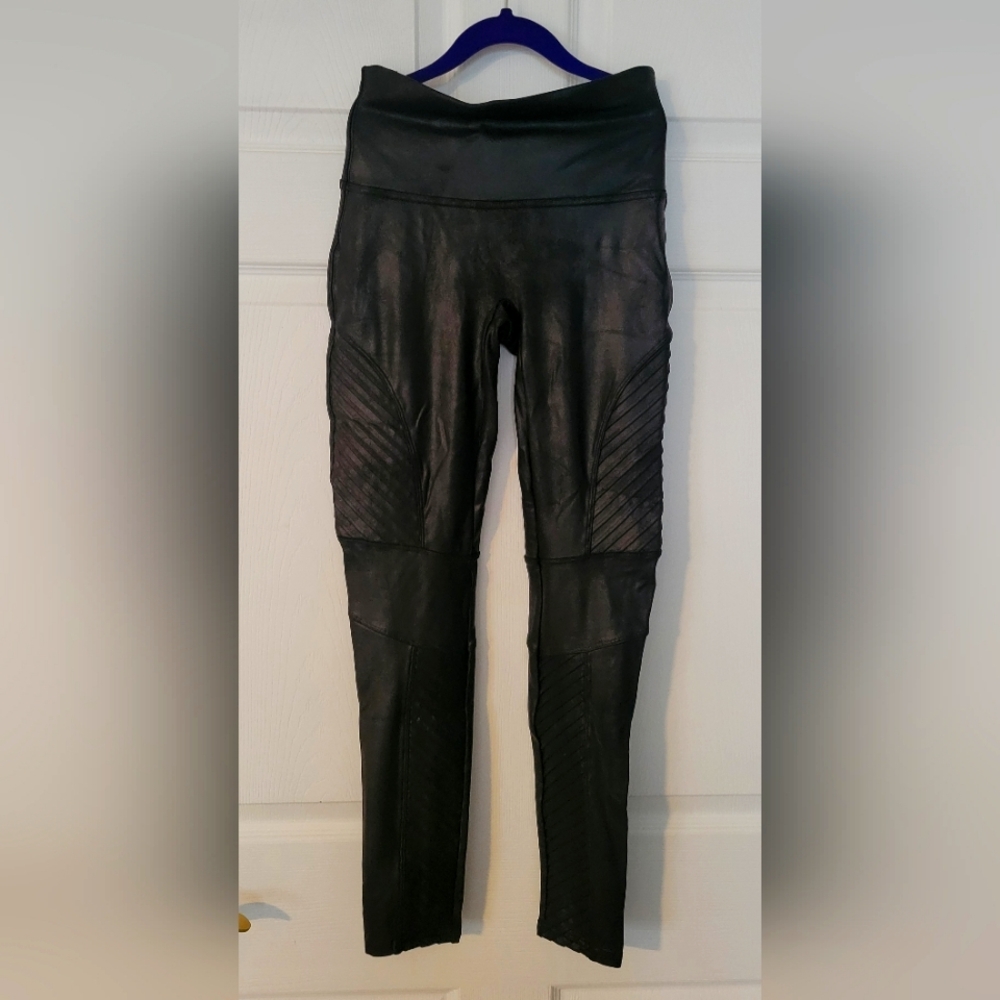 SPANX FAUX LEATHER MOTO LEGGINGS (BLACK) (M)